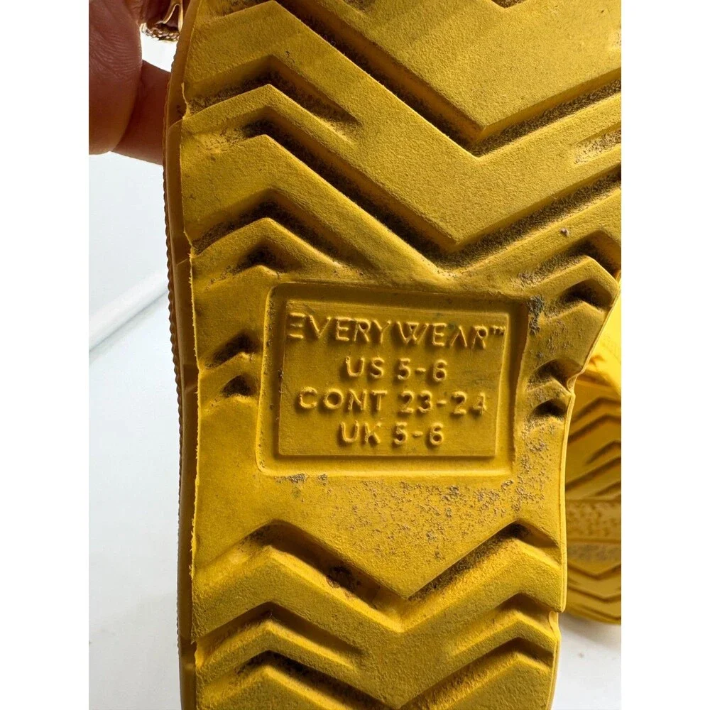 totes everywear yellow